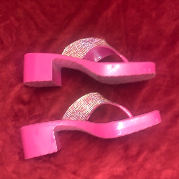 Rouge Helium Hot Pink Sparkly Strappy Thong Rubber Sandals 2” Block Heel Sz 8 - Picture 4 of 8